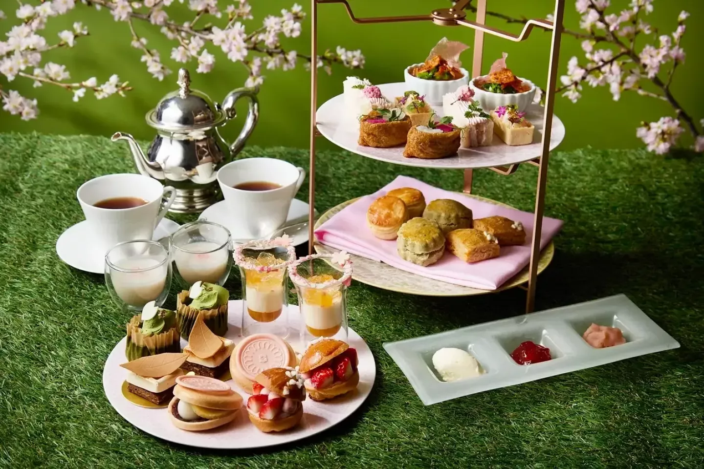 Spring Afternoon Tea with the Scent of Sakura